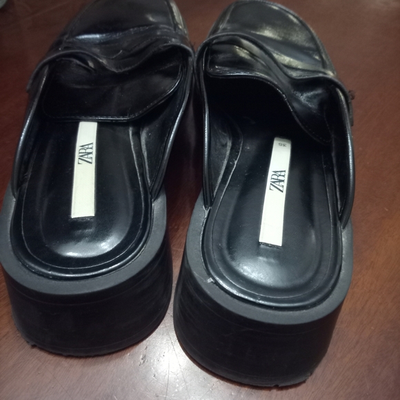 Zara Women's Elegant Black Slip-On Loafers - Picture 4 of 5